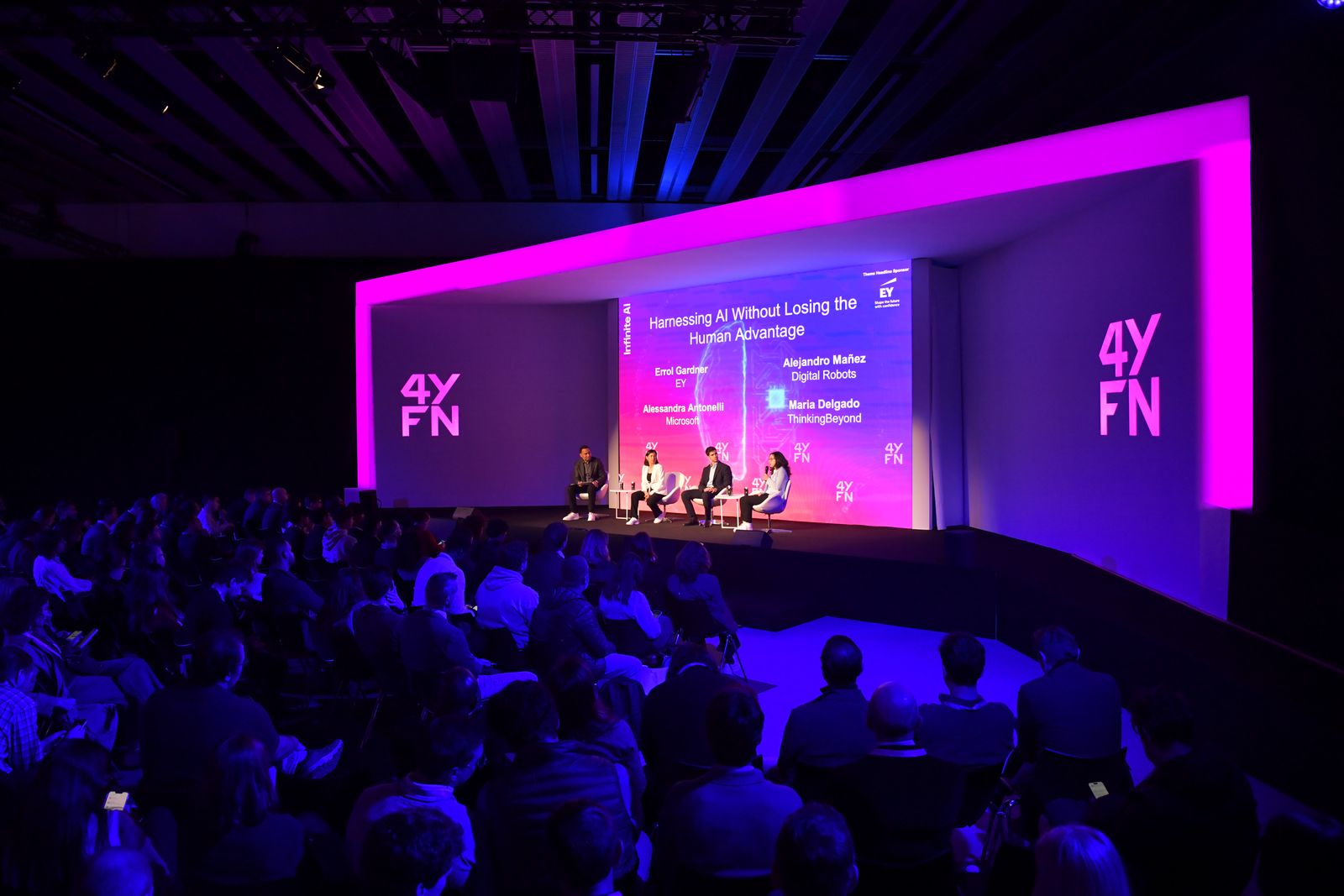 Panel discussion on harnessing AI without losing the human advantage at 4YFN